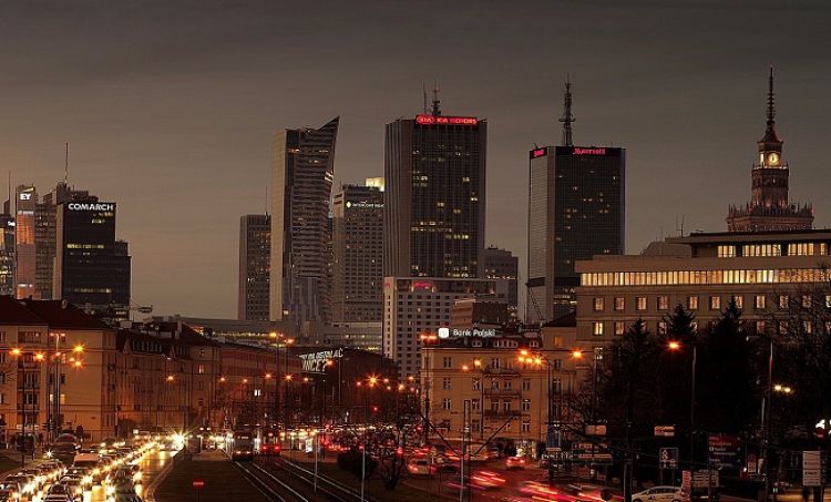 Ceny mieszkań w Warszawie nadal rosną, a liczba lokali na sprzedaż maleje