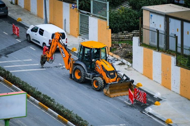 Tymczasowe utwardzenie terenu na inwestycji deweloperskiej – kiedy warto i jak to zaplanować?