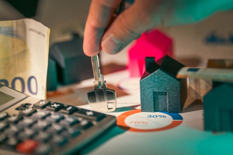 Sprzedajesz odziedziczone mieszkanie jesienią? Zasady PIT-39 i 5-letni okres bez podatku