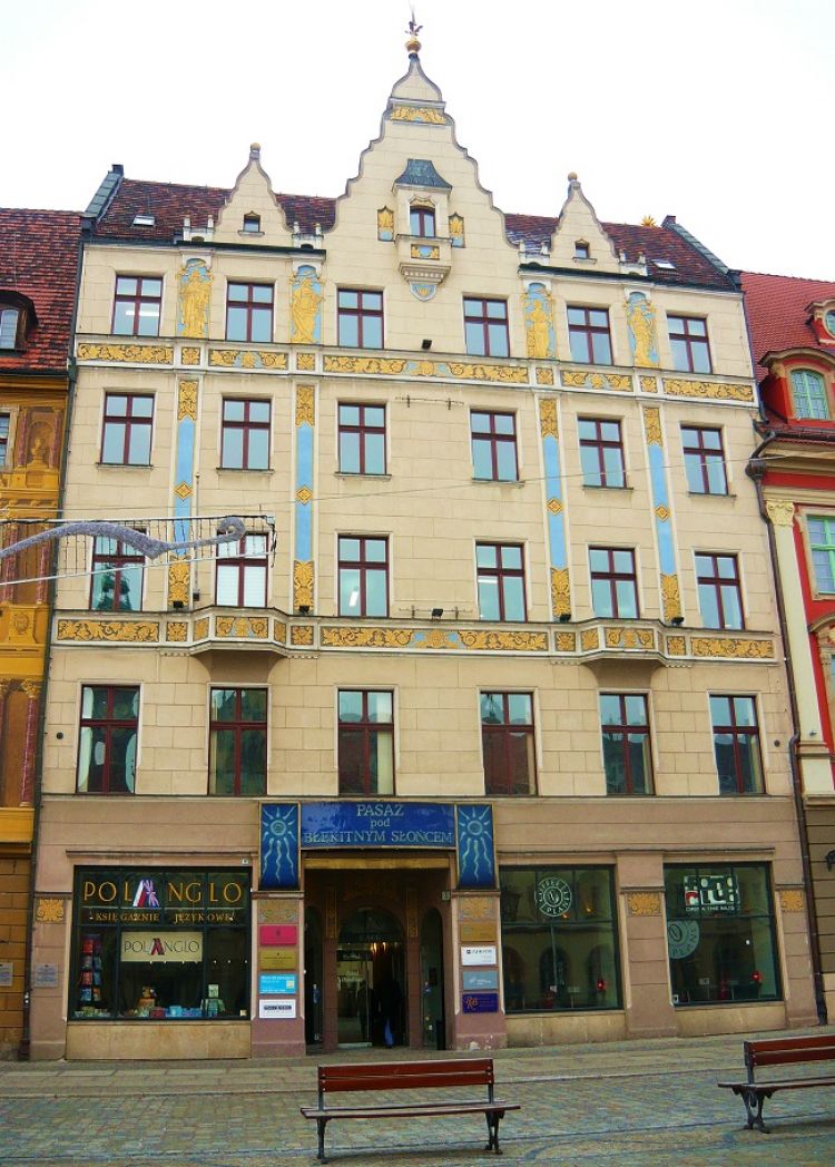 Kamienica Pod Błękitnym Słońcem we Wrocławiu, źródło: Wikipedia