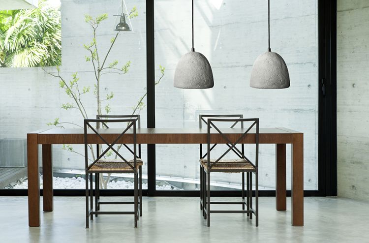 Lampy betonowe są dość proste i surowe. Wywodzą się wprost z aranżacji industrialnych.