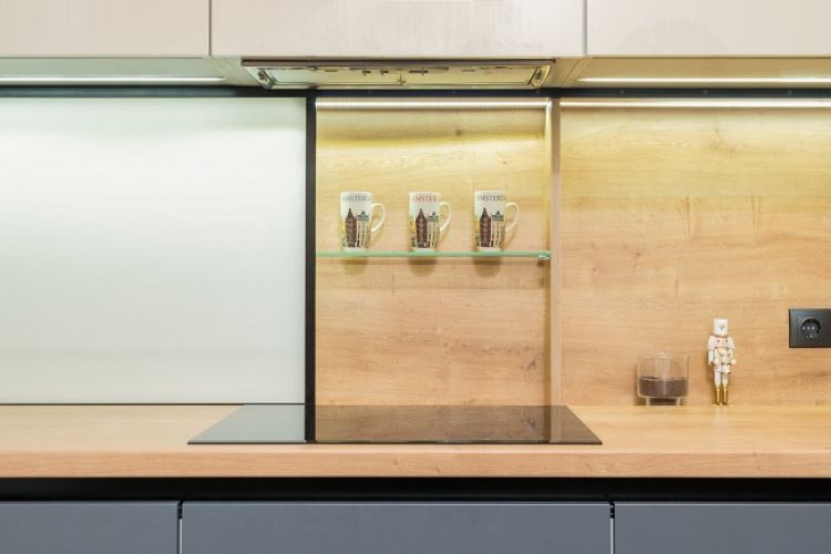 Okap podszafkowy – kiedy warto go wybrać? Czym się kierować podczas zakupu?