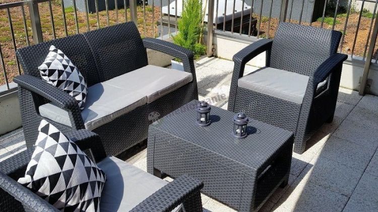 Zadbaj o meble ogrodowe poza sezonem.