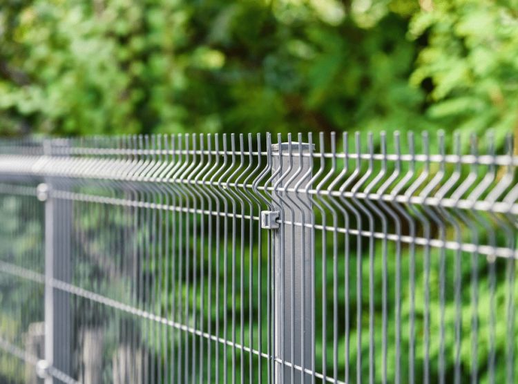 ogrodzenie-panelowe-z-podmurowka-czy-warto-sie-na-nie-zdecydowac