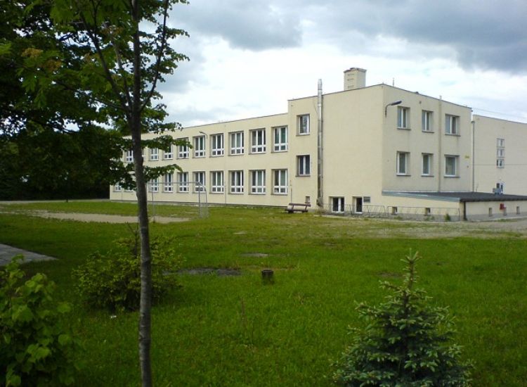 Szkoła-pomnik, Tysiacklatka