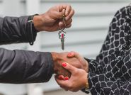 Mieszkanie z kredytem hipotecznym – jak je sprzedać?