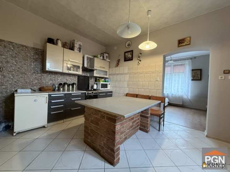 Dom  na sprzedaż, 9 pokojowe, Trzebiatów, ul. 