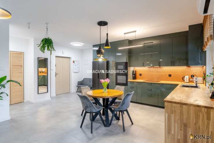 4 pokojowe, Mieszkanie  na sprzedaż, Bochnia, ul. Podedworze